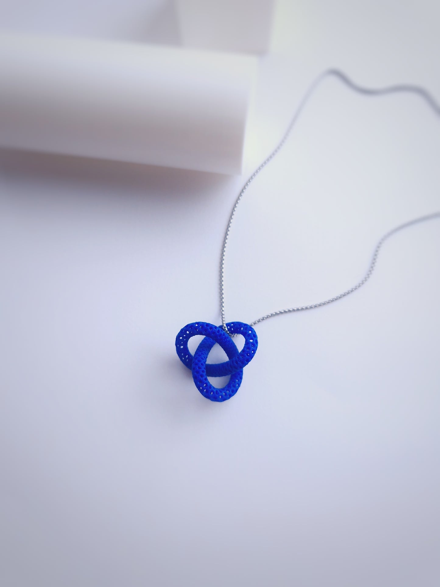 Handcrafted Knot Pendant – Abstract Wire Mesh Design on Stainless Steel Chain