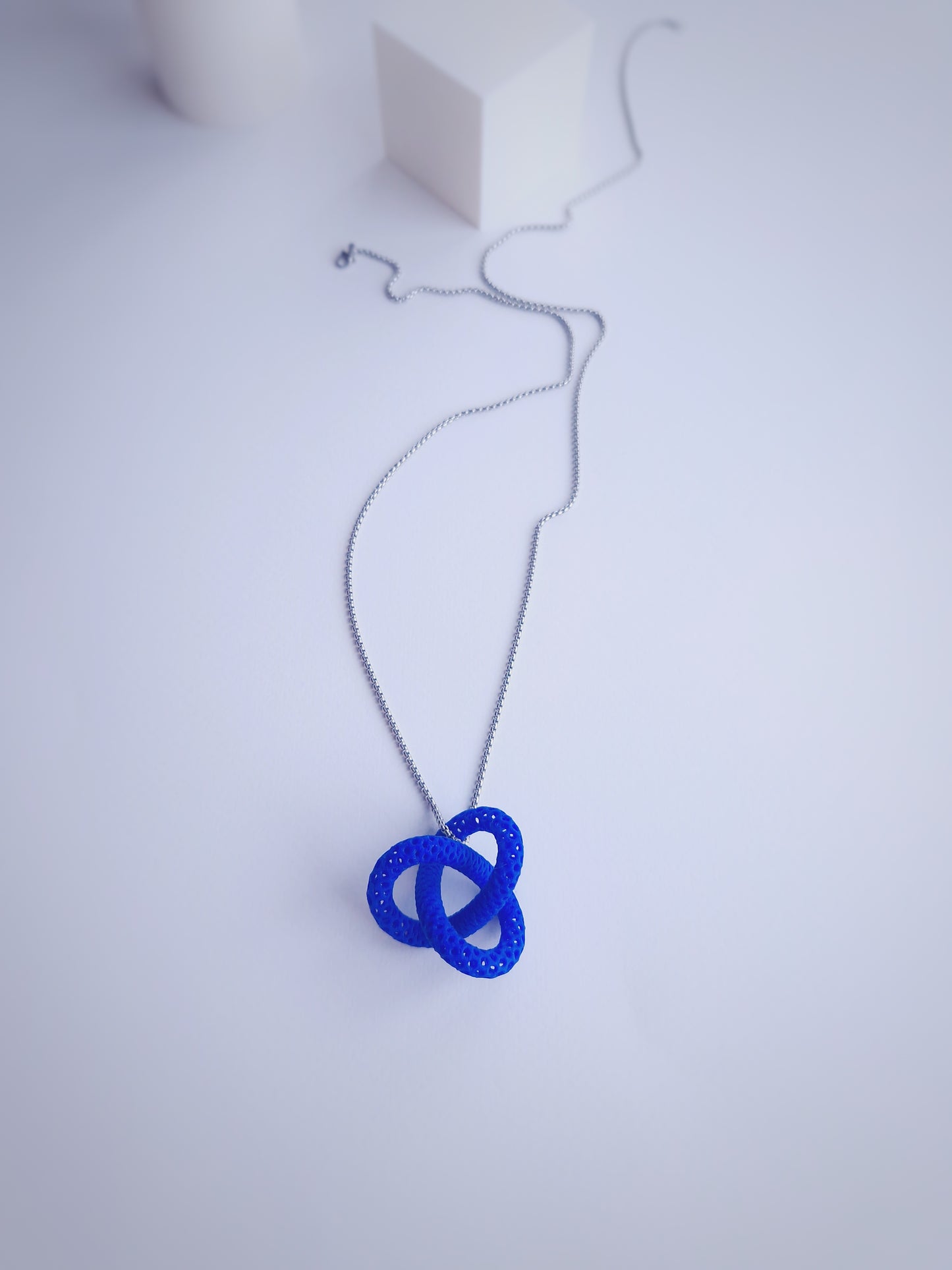 Handcrafted Knot Pendant – Abstract Wire Mesh Design on Stainless Steel Chain