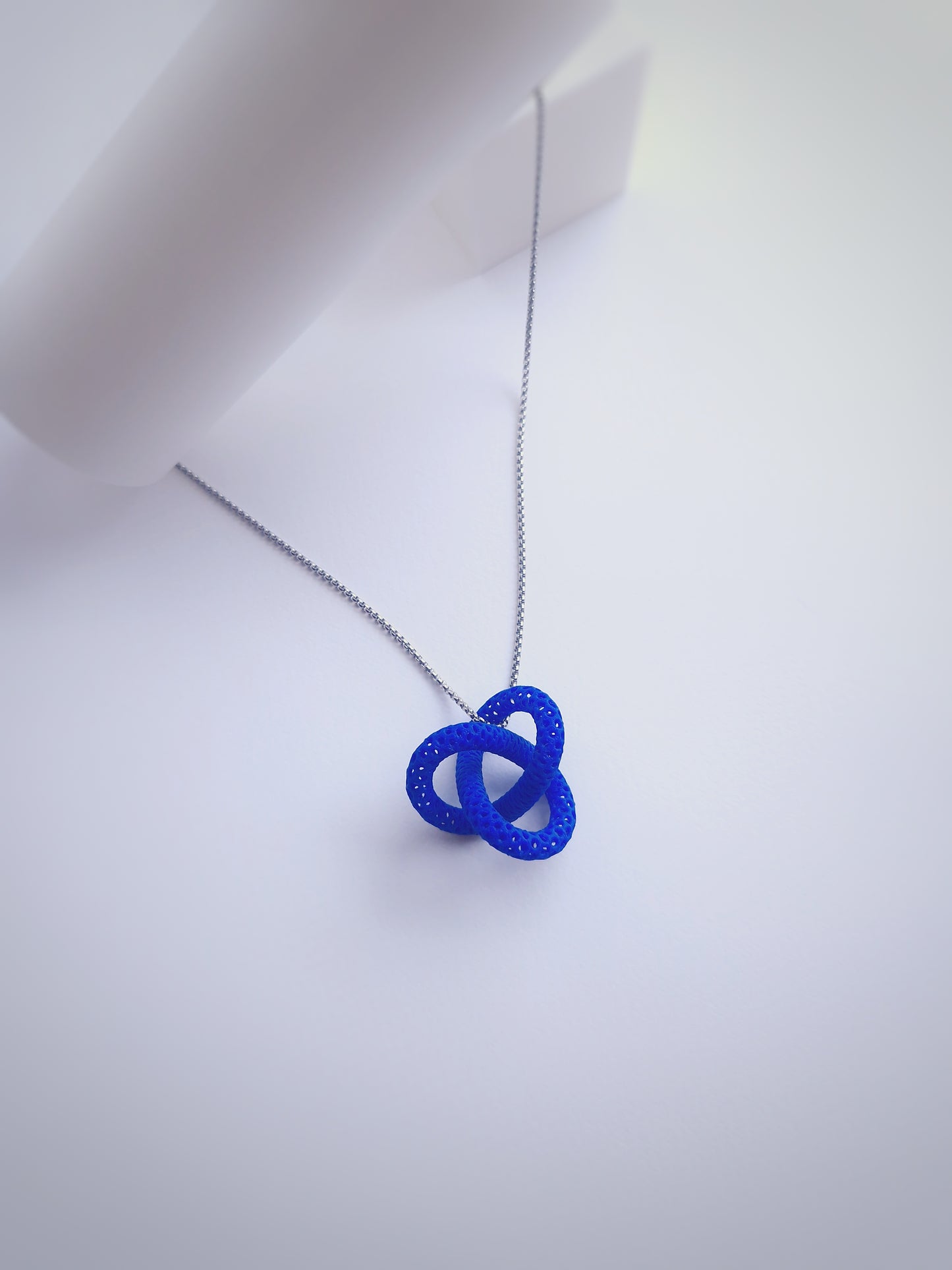 Handcrafted Knot Pendant – Abstract Wire Mesh Design on Stainless Steel Chain