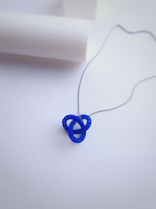 Handcrafted Knot Pendant – Abstract Wire Mesh Design on Stainless Steel Chain